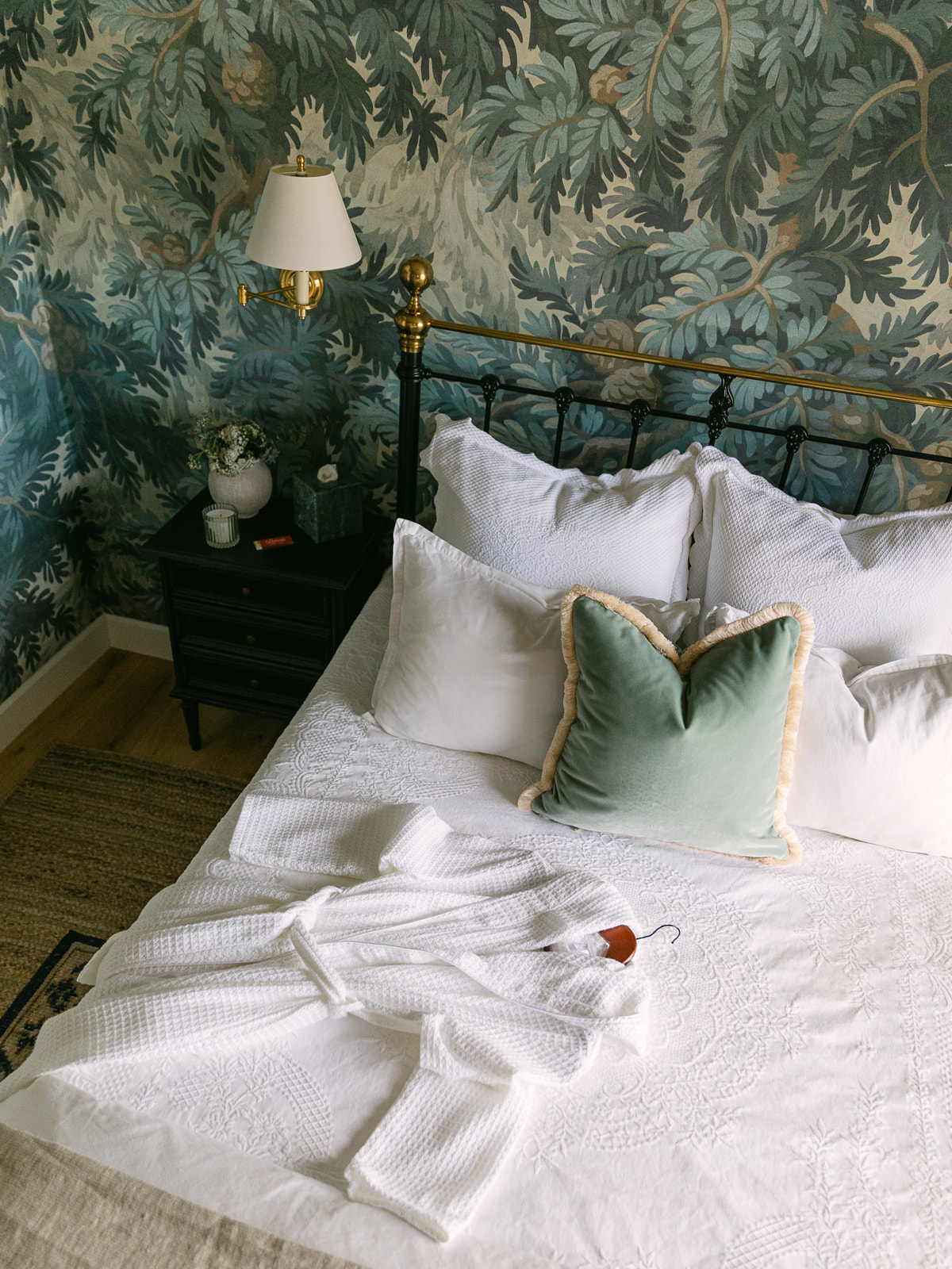 ROBERTS STUDIO DESIGN PROJECTS English Cottage Traditional Bedroom Design by Roberts Studio Design in Goodyear